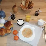 La Maison D'elise فندق مبيت وإفطار Dollon