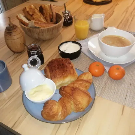La Maison D'elise Bed & Breakfast Dollon