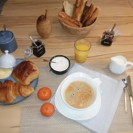 La Maison D'elise Oda ve Kahvaltı Dollon