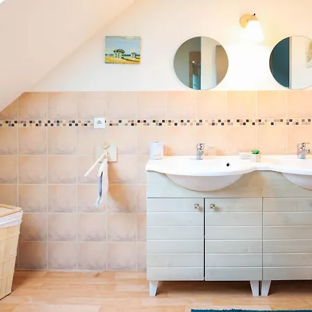 La Maison D'elise Bed & Breakfast Dollon