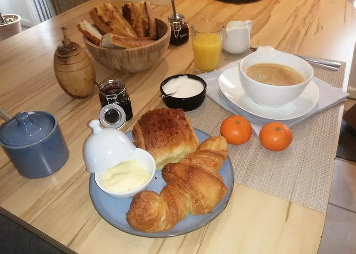 La Maison D'elise Alojamento de Acomodação e Pequeno-almoço Dollon