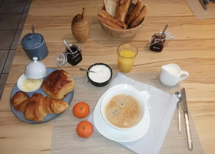 La Maison D'elise Alojamento de Acomodação e Pequeno-almoço Dollon