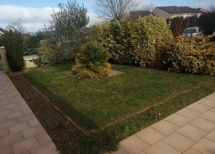 La Maison D'elise Alojamento de Acomodação e Pequeno-almoço Dollon