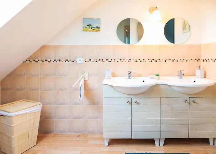 La Maison D'elise Alojamento de Acomodação e Pequeno-almoço Dollon